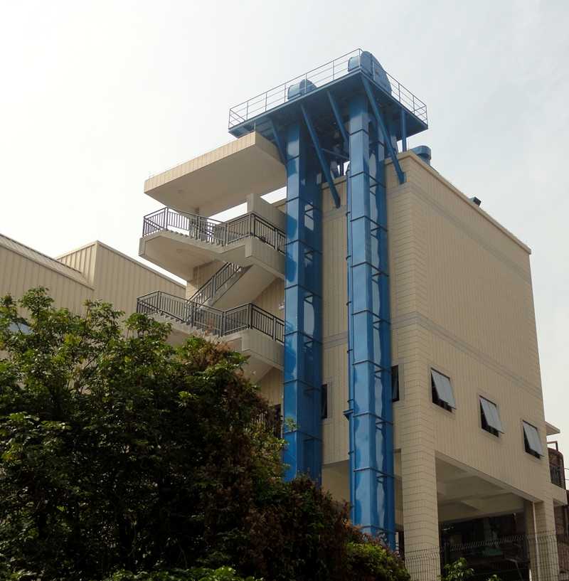 香雪制藥廠板鏈提升機(jī)現(xiàn)場圖片